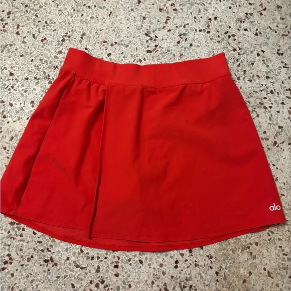 Alo Yoga Women's Alosoft Backspin Skirt in a bright red medium - Picture 3 of 9